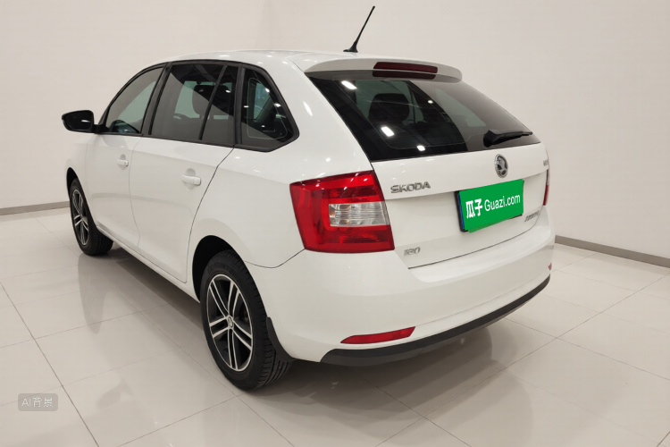 Skoda Rapid Spaceback 2017 car image #5