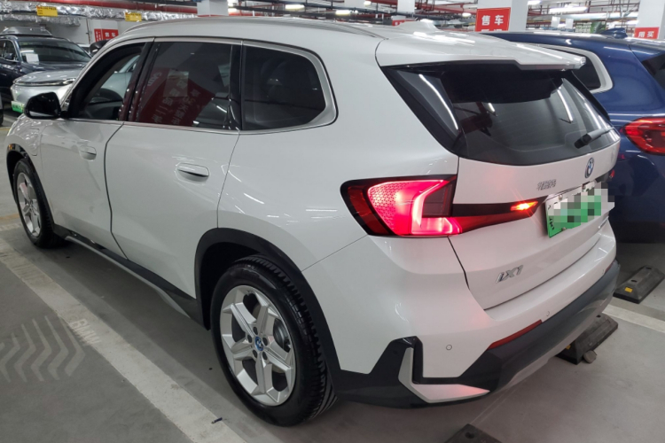 BMW iX1 2024 صورة سيارة #5