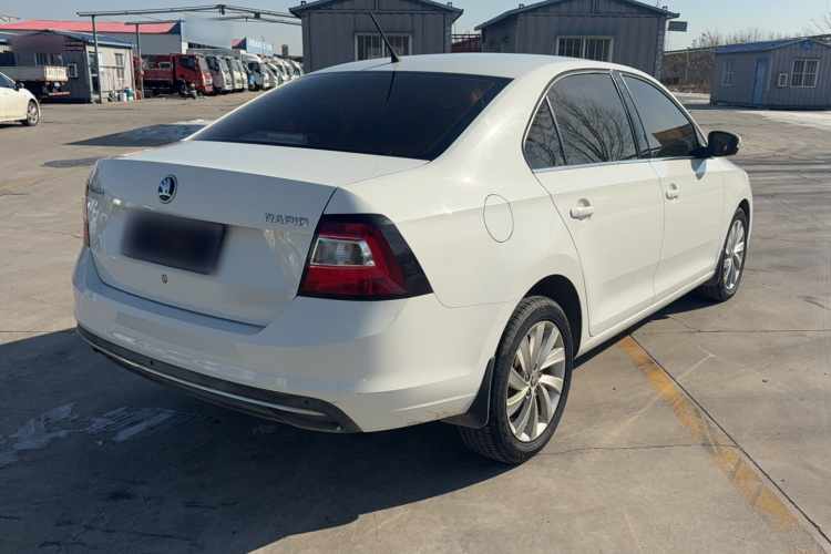 Skoda Rapid 2018 car image #5