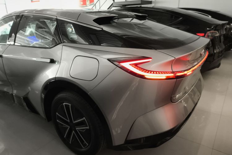 Toyota bZ5 2025 car image #5
