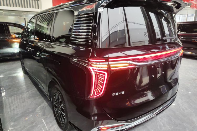 HongQi HQ9 PHEV 2024 #5 HongQi HQ9 PHEV 2024 car image #5