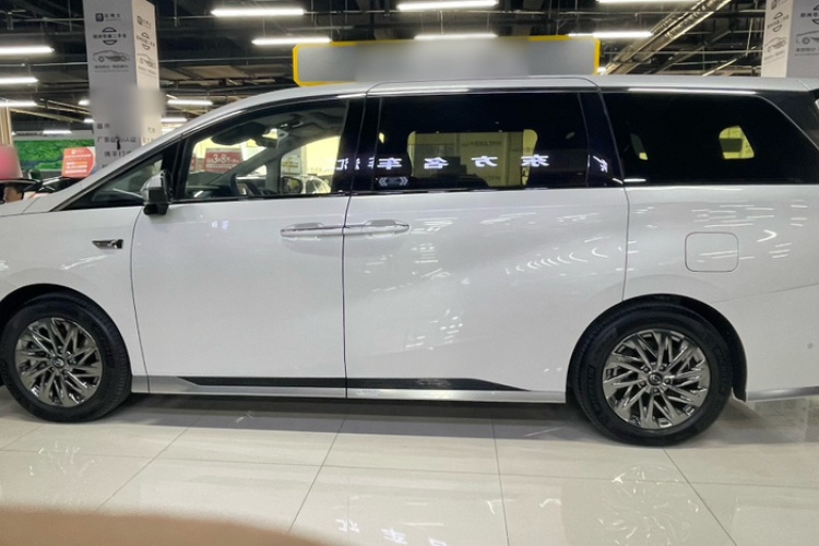 GAC Trumpchi Xiangwang M8 car image #5