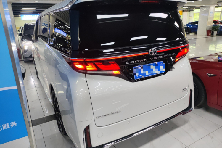 Toyota Vellfire 2024 car image #5