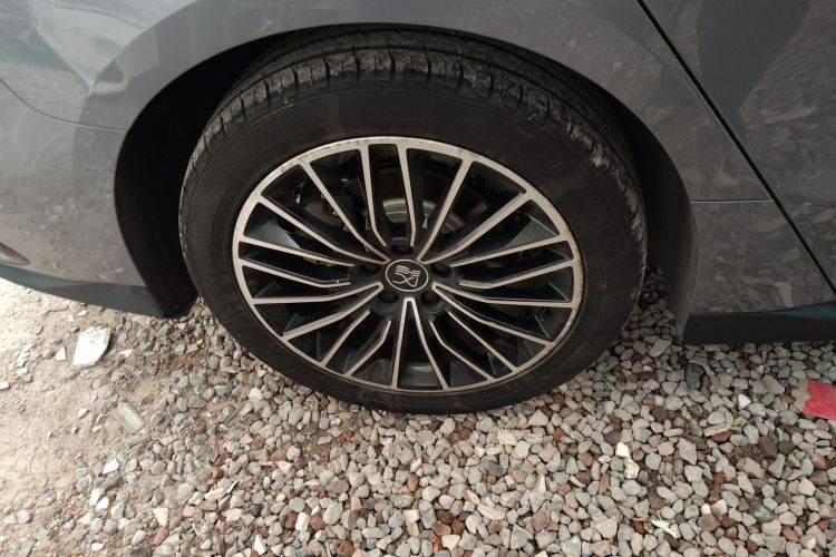 BYD Han 2023 car image #5