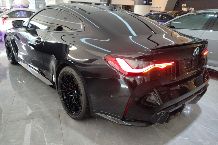 BMW M4 2024 immagine di auto #5