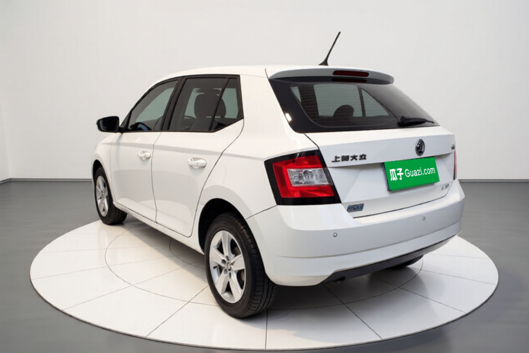 Skoda Fabia 2016 #5 Skoda Fabia 2016 car image #5
