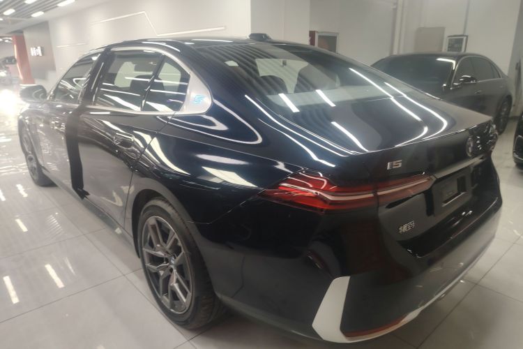 BMW i5 2025 car image #5