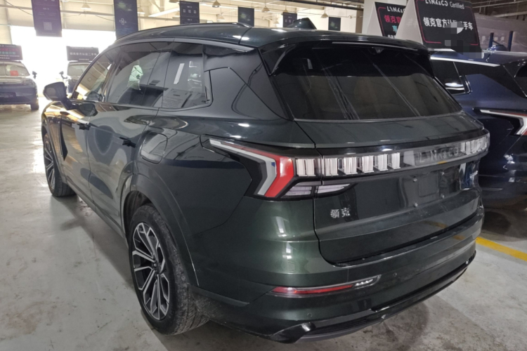 Lynk & Co 09 EM-P 2023 #5 Lynk & Co 09 EM-P 2023 car image #5