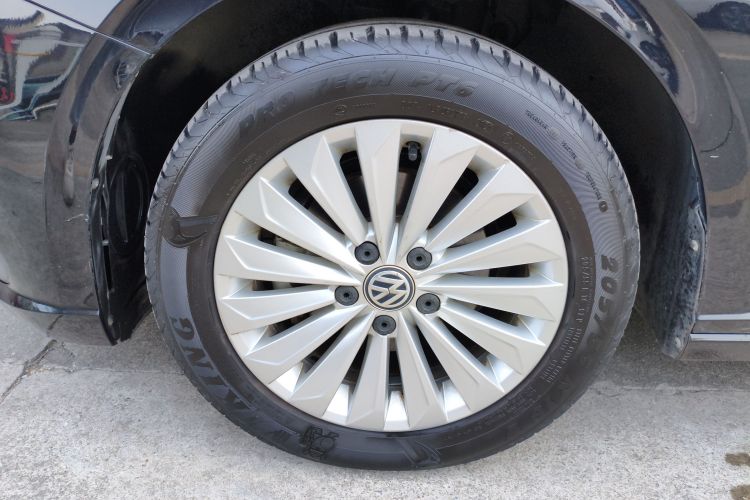 Volkswagen Lavida 2019 car image #5