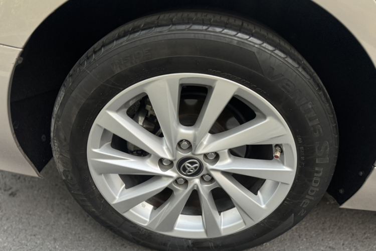 Toyota Camry 2022 car image #5