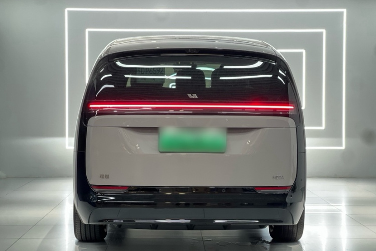 理想汽车 理想MEGA 2025 汽车图片 #5