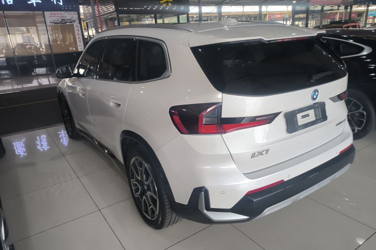 BMW iX1 2024 изображение автомобиля #5