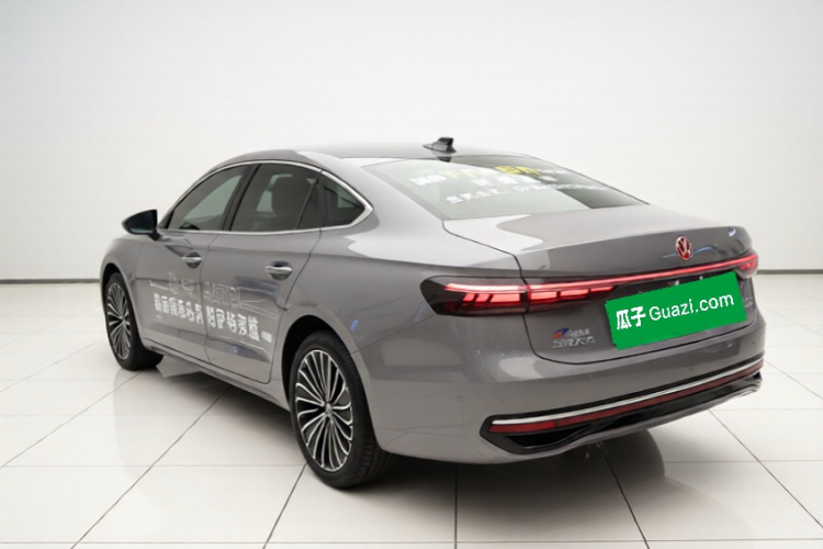 Volkswagen Passat 2024 car image #5