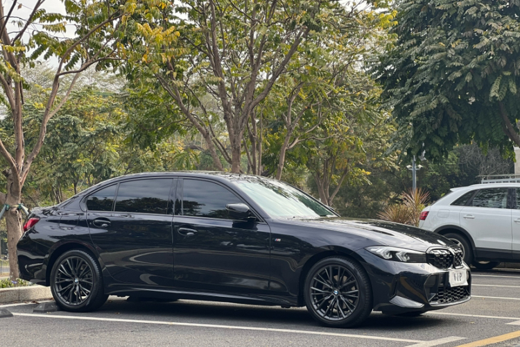 BMW 3 Series 2024 car image #5