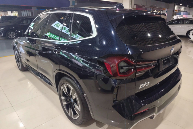 BMW iX3 2024 immagine di auto #5