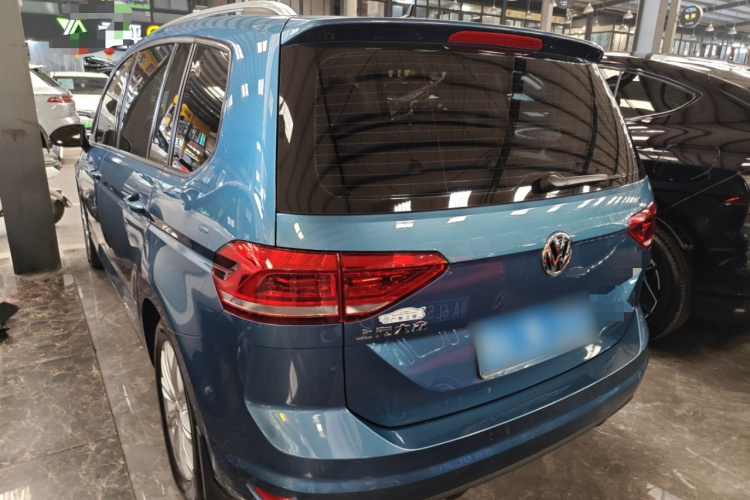 Volkswagen Touran 2018 car image #5