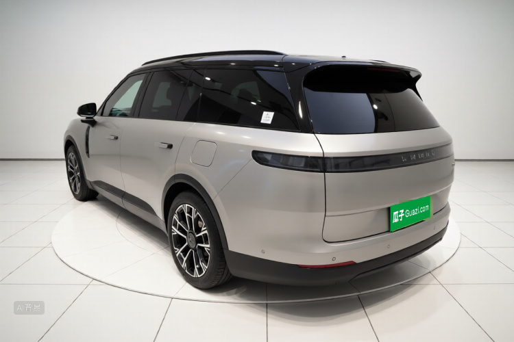 Lynk & Co 900 2025 car image #5