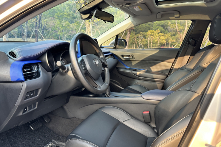 Toyota C-HR 2022 car image #5