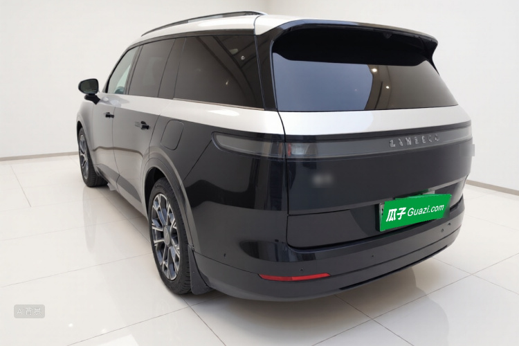 Lynk & Co 900 2025 car image #5