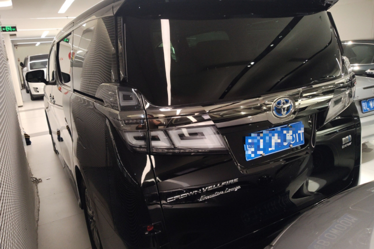 Toyota Vellfire 2022 #5 Toyota Vellfire 2022 صورة سيارة #5