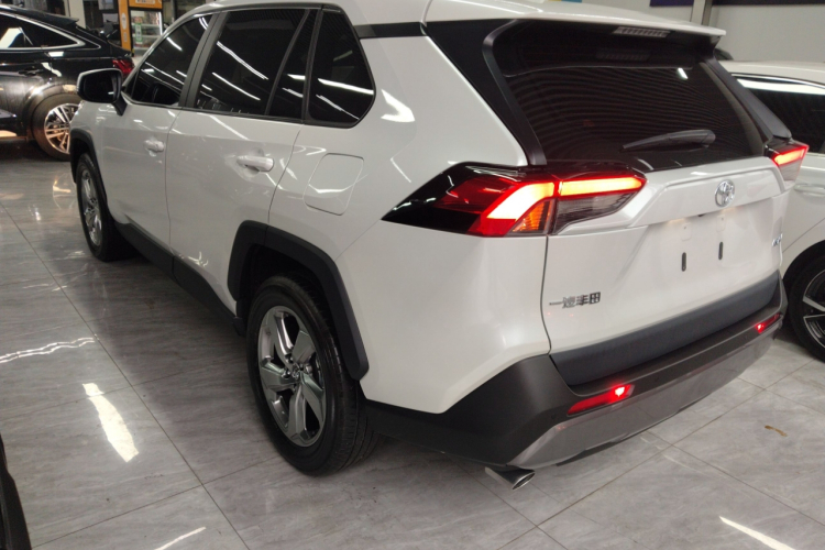 Toyota RAV4 2023 car image #5