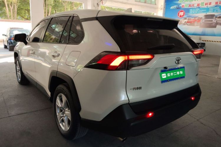 Toyota RAV4 2021 car image #5