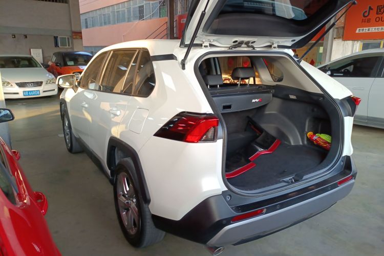 Toyota RAV4 2022 car image #5