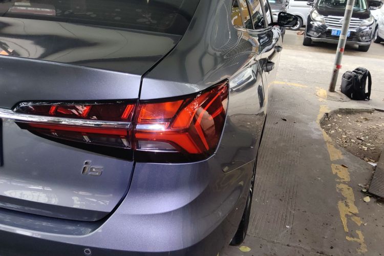 Roewe i5 2023 #5 Roewe i5 2023 car image #5