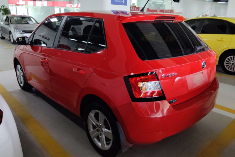 Skoda Fabia 2016 immagine di auto #5