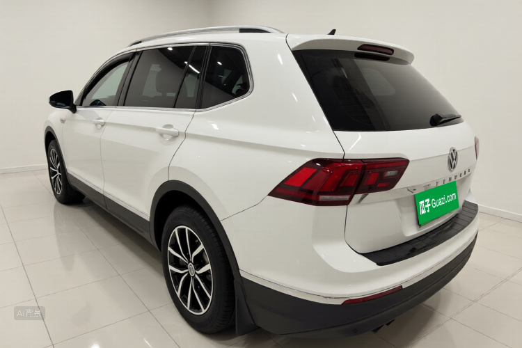 Volkswagen Tiguan L 2017 #5 Volkswagen Tiguan L 2017 car image #5