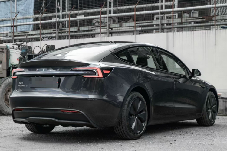 Tesla Model 3 2024 immagine di auto #5