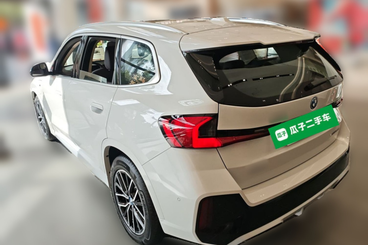 BMW iX1 2025 car image #5