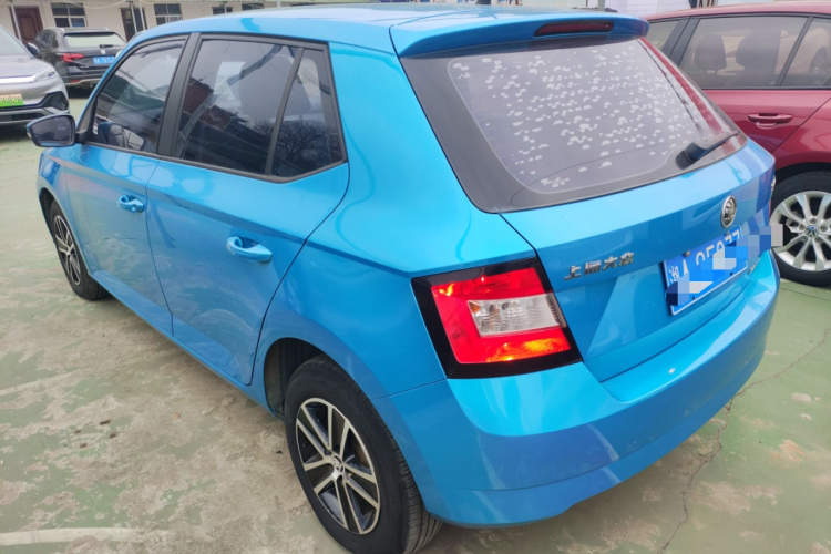 Skoda Fabia 2015 изображение автомобиля #5