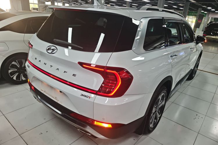 Hyundai Santa Fe 2022 car image #5