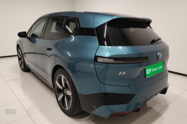 BMW iX 2024 car image #5