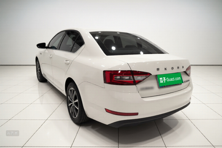 Skoda Octavia 2020 car image #5