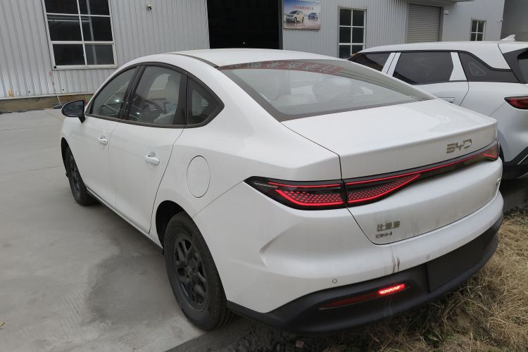 BYD Seal 05 DM-i 2025 immagine di auto #5