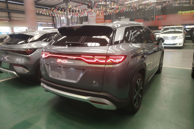 BYD SongL DM-i 2025 car image #5