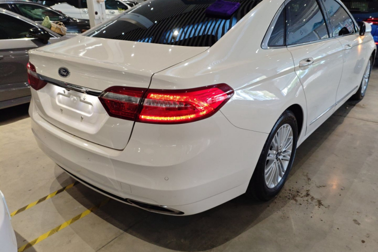 Ford Taurus 2017 car image #5