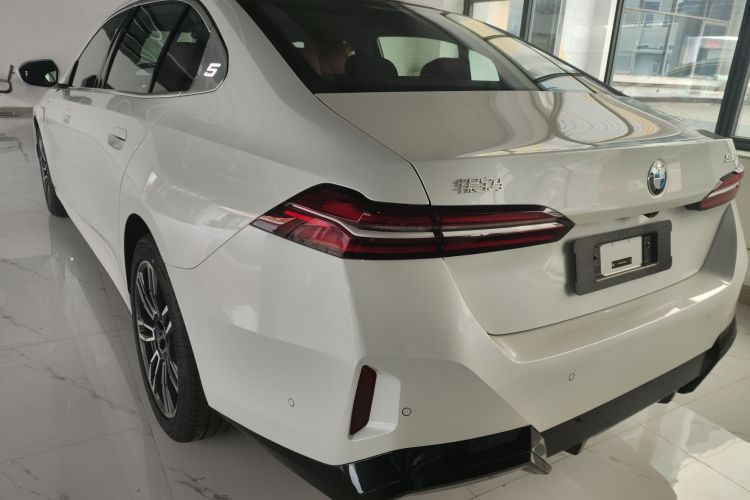 BMW 5 Series 2026 immagine di auto #5