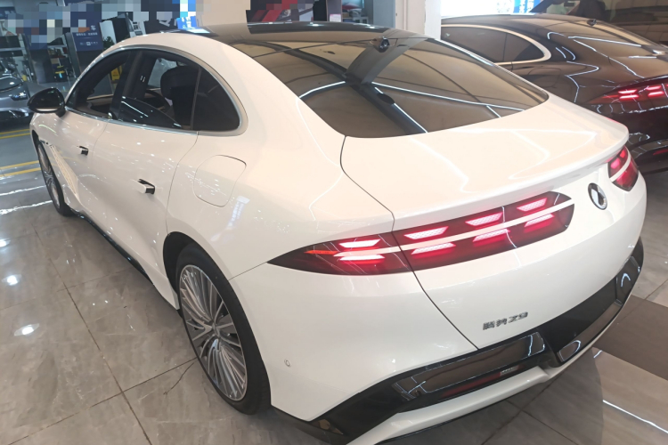 Denza Z9 2024 #5 Denza Z9 2024 car image #5