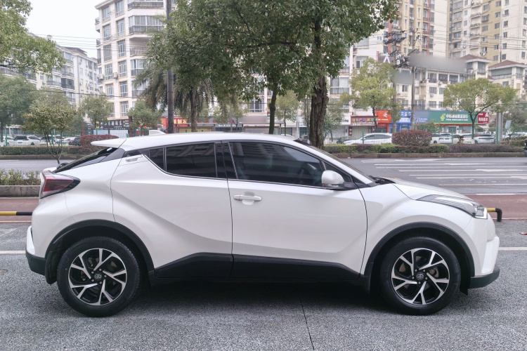 Toyota C-HR 2019 car image #5
