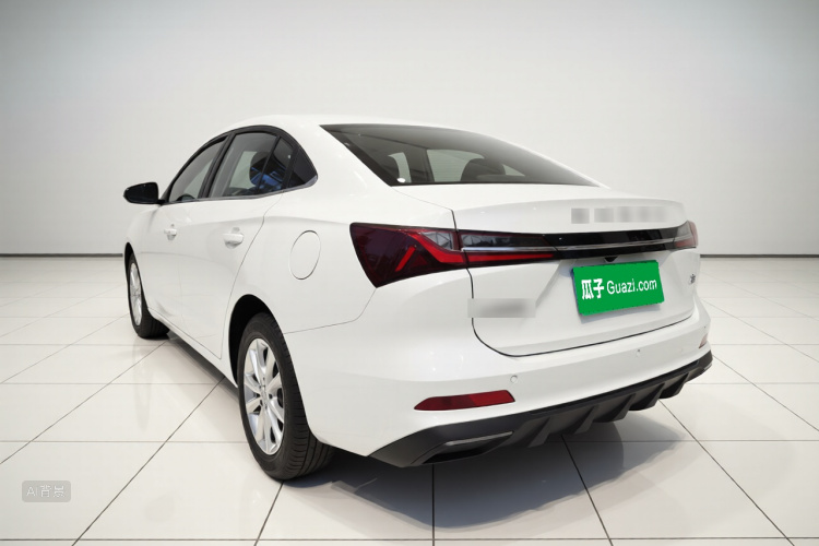Roewe i5 2025 immagine di auto #5