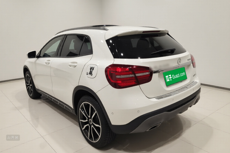 Mercedes-Benz GLA Class 2017 immagine di auto #5