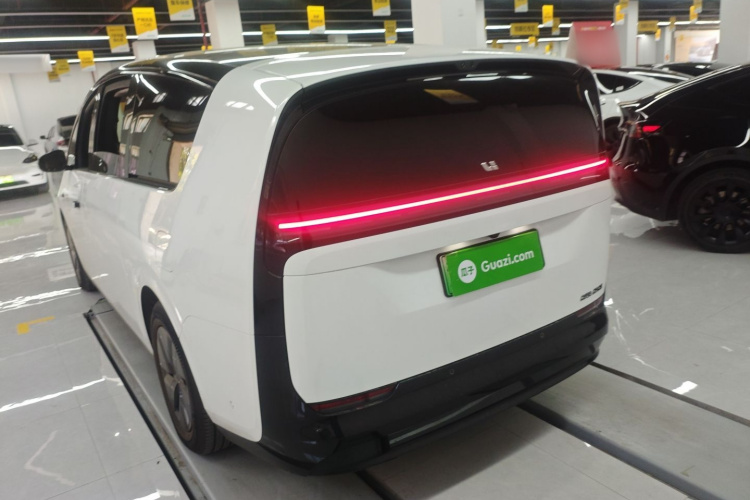 理想汽车 理想MEGA 2025 汽车图片 #5