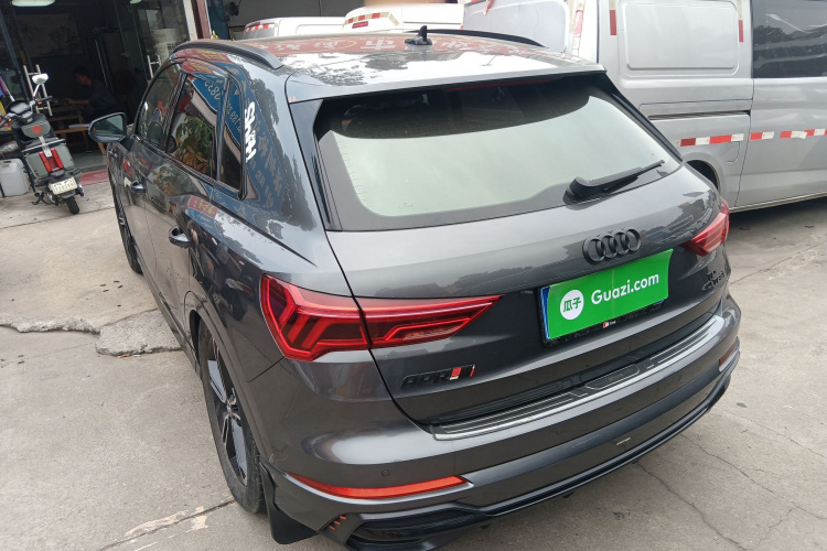 Audi Q3 2021 صورة سيارة #5