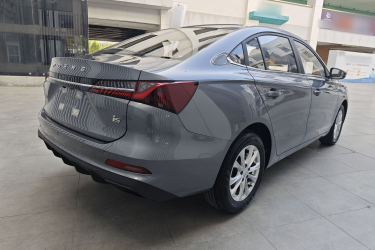 Roewe i5 изображение автомобиля #5