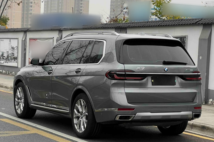BMW X7 2023 صورة سيارة #5