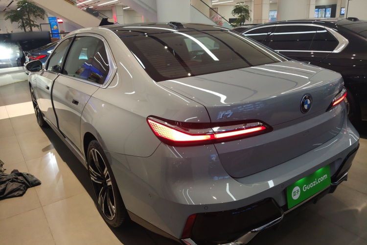 BMW i7 2025 изображение автомобиля #5