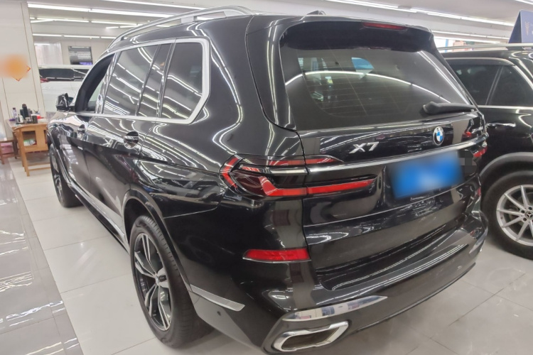 BMW X7 2024 صورة سيارة #5